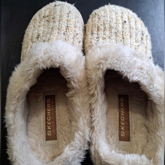 Skechers In & Out Faux Fur Clog/Slipper    Size 7 - Picture 5 of 11